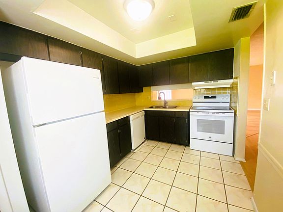 2nd image of 228 Everest Poin APT 100