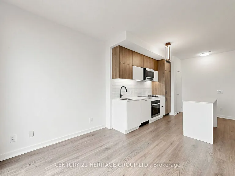 8888 Yonge St #718 — Photo 13