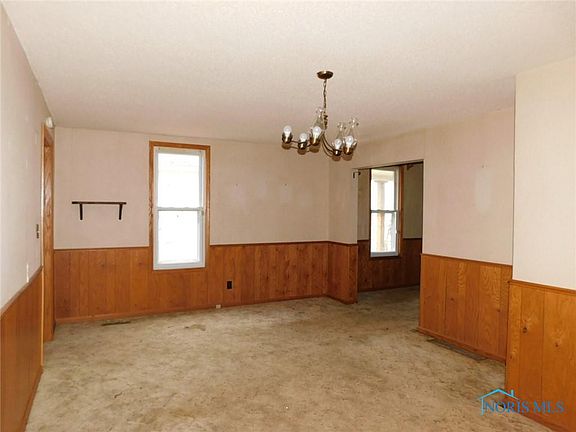 5th image of 566 Church St