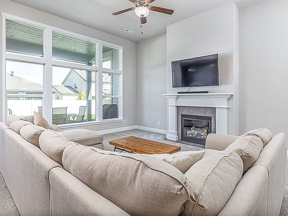 5th image of 1719 S Dewberry Pl