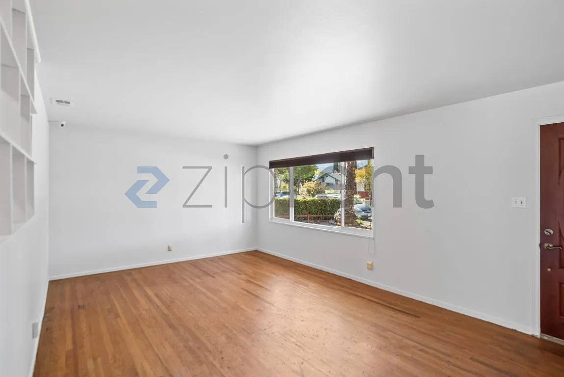 3 bed, 1356 sqft, $4,950 — Photo 1