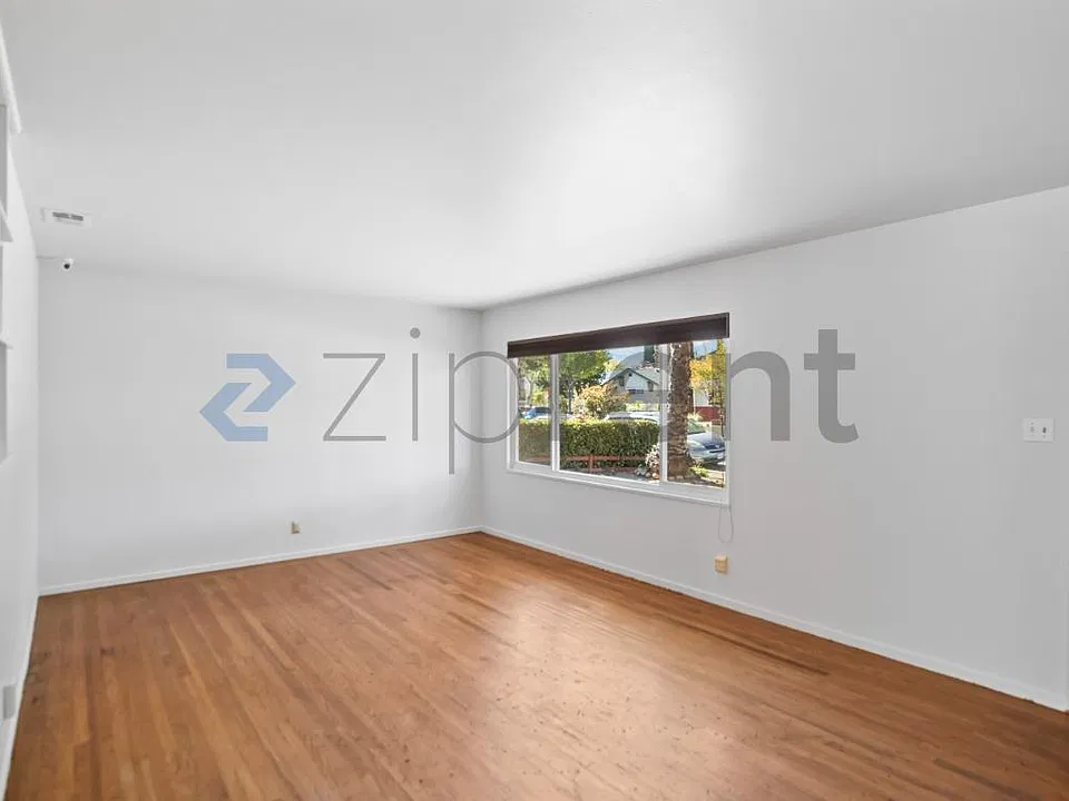 894 Hazelnut Ct