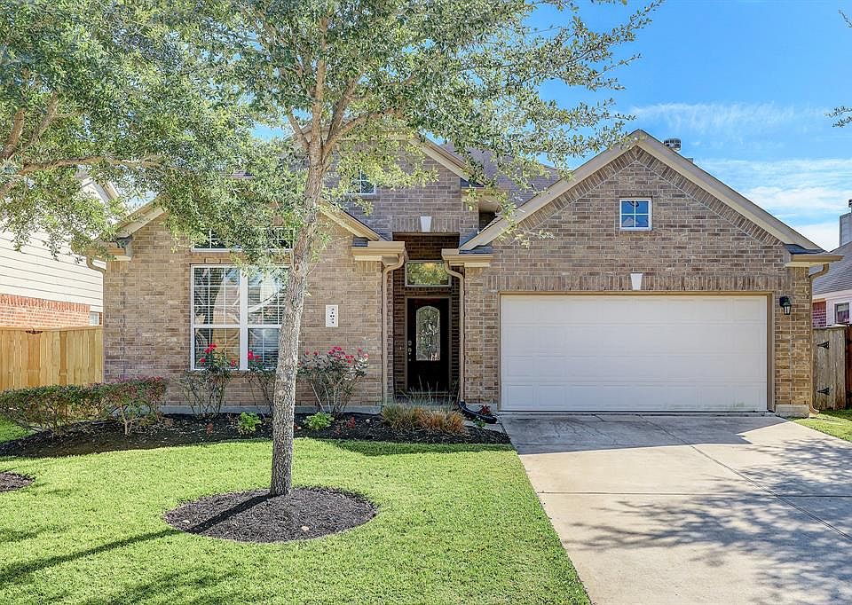 Welcome to 21023 Gladys Yoakum conveniently located in Long Meadow Farms close to great shopping/entertainment options including Target and Starbucks!
