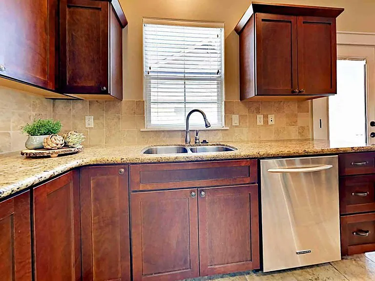 946 E Winding Creek Dr — Photo 10
