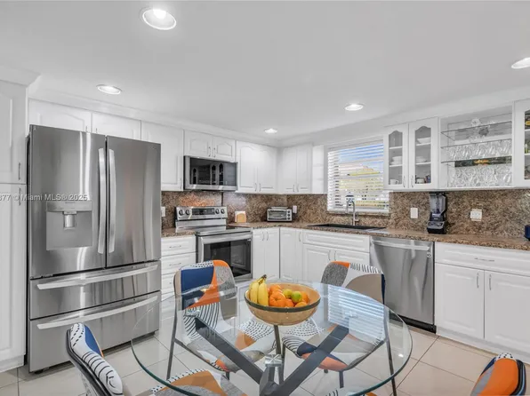 281 S Hollybrook Dr APT 106, Pembroke Pines, FL 33025