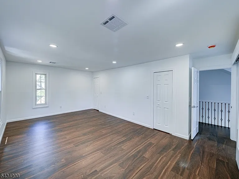 217 Heywood Ave — Photo 10