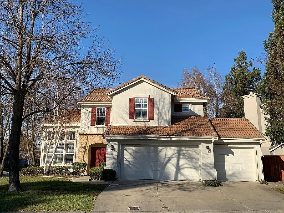 4247 Pinehurst Cir photo 1