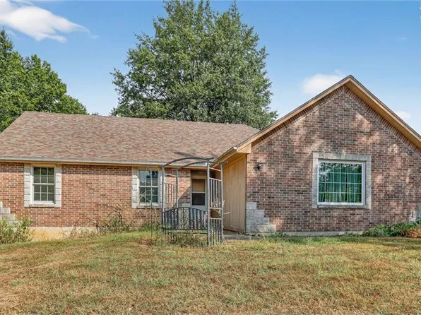 428 Chads Ct, Odessa, MO 64076