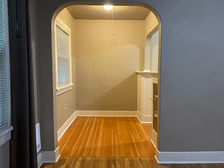 Beverly Court — Photo 9