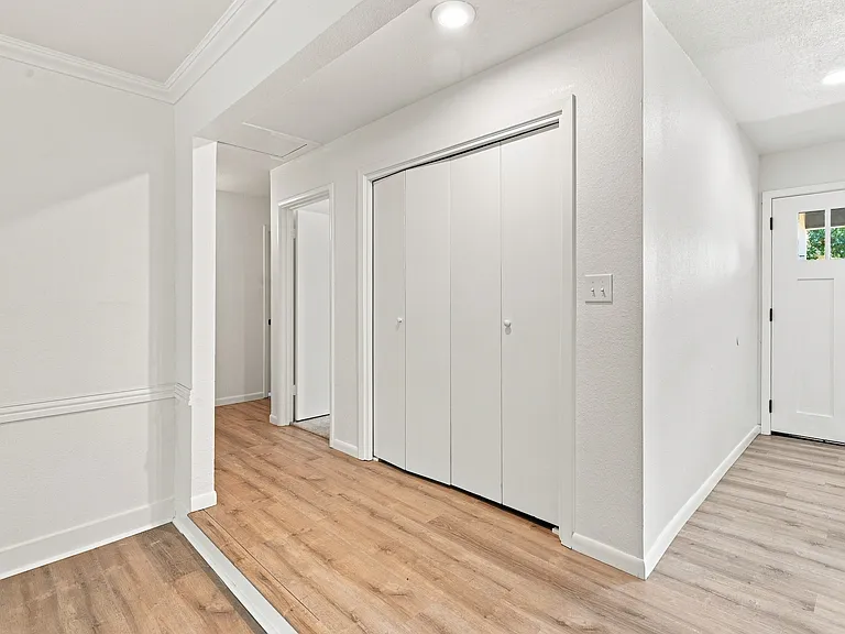 1411 W Shields Dr — Photo 24