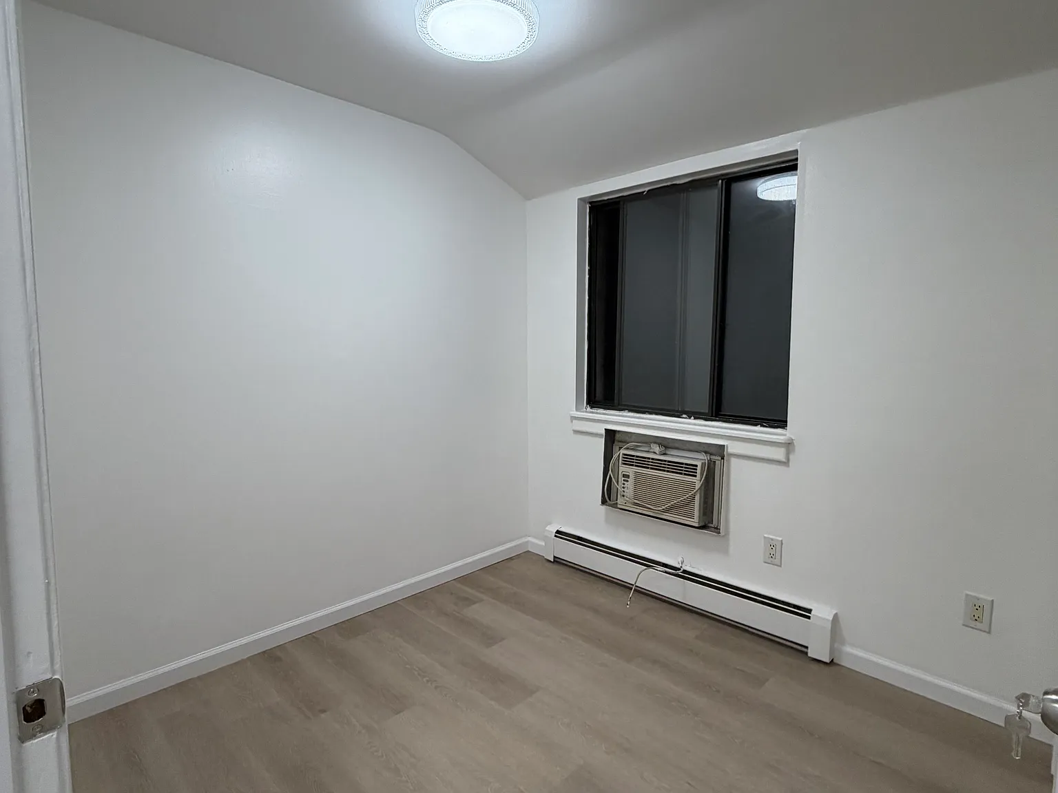 3 bed, $3,300 — Photo 4