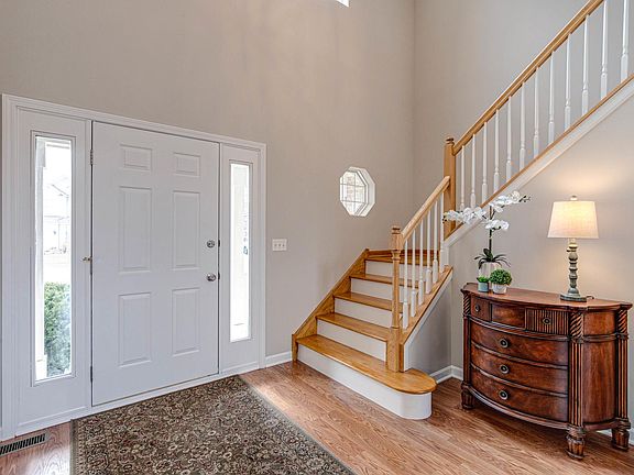 2nd image of 14211 Oakwood Ct