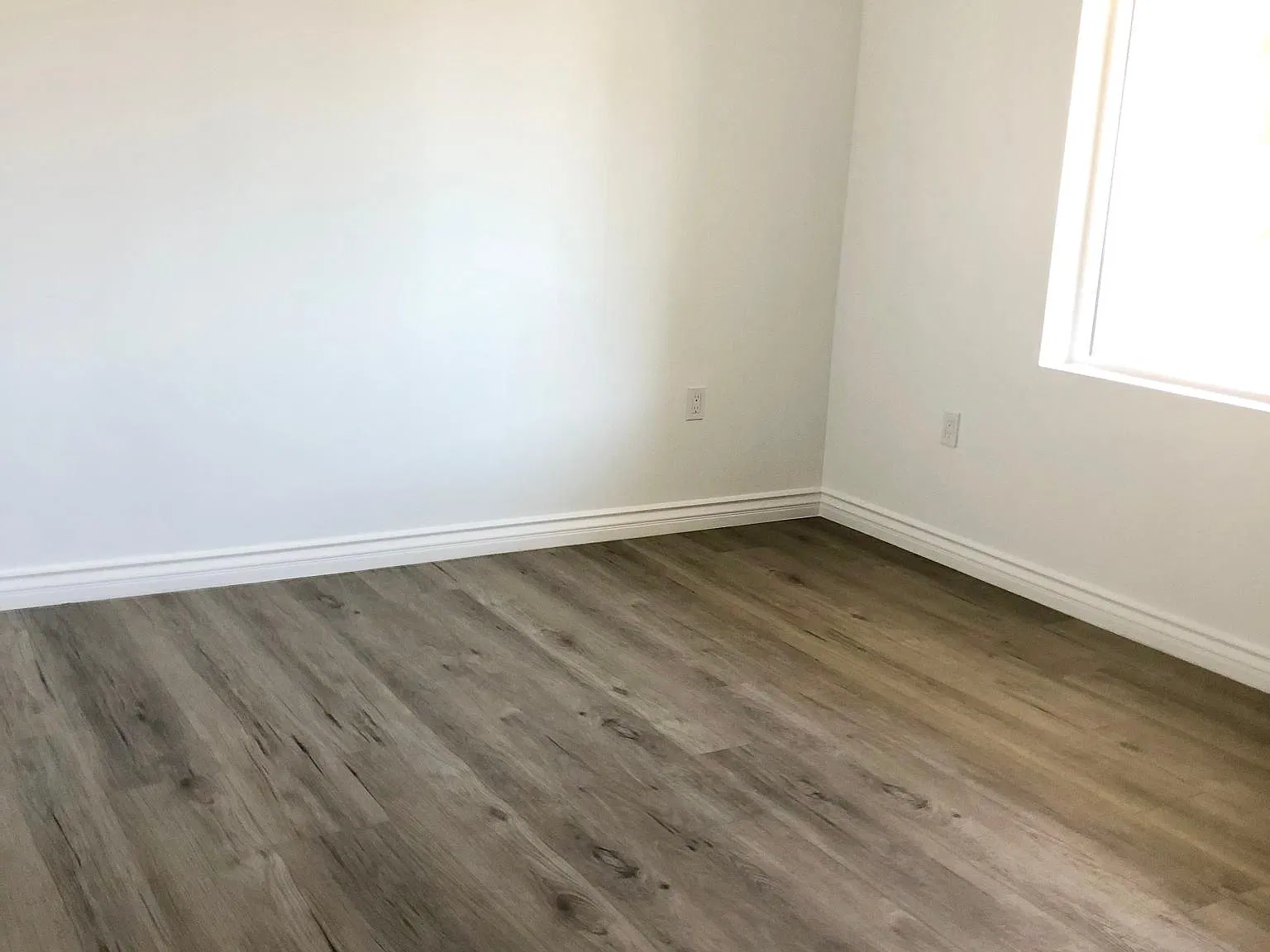 5731 Lexington Ave — Photo 2