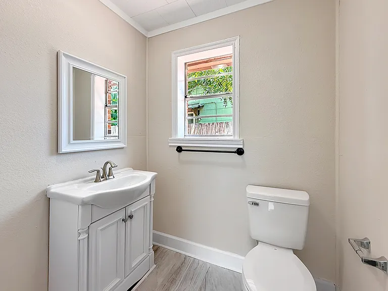 304 Stimpson St — Photo 17