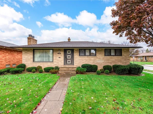 4109 Rabbit Run Dr, Brooklyn, OH 44144