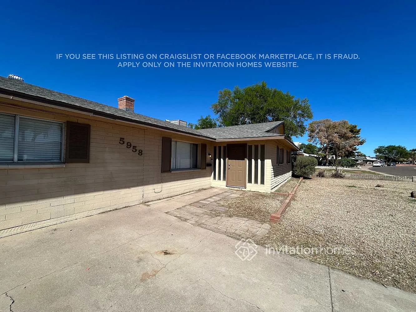 5958 W Hazelwood St Phoenix, AZ 85033 — Photo 2