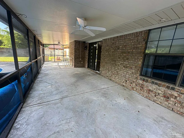 304 Arabian Dr — Photo 33