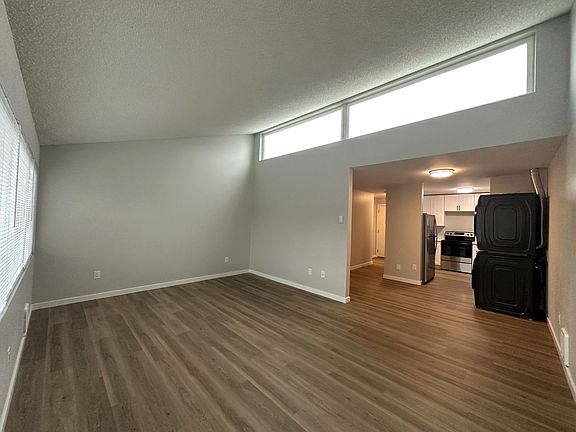 5th image of 4230 Hoyt Ave #13