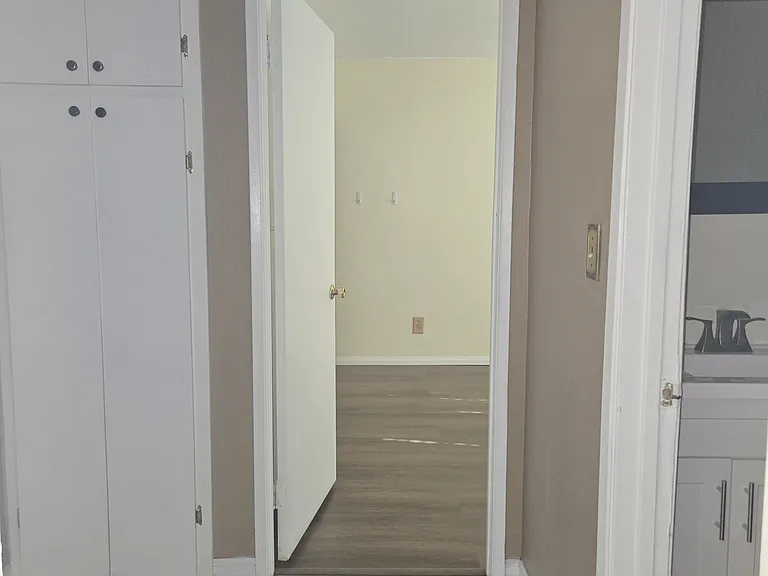 4700 Clair Del Ave #506 — Photo 19