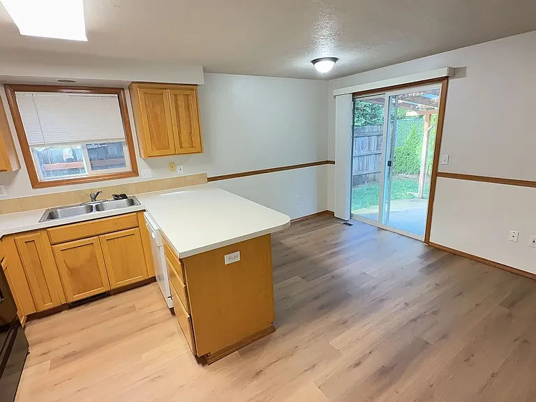 4449 Samantha Ct NE — Photo 6