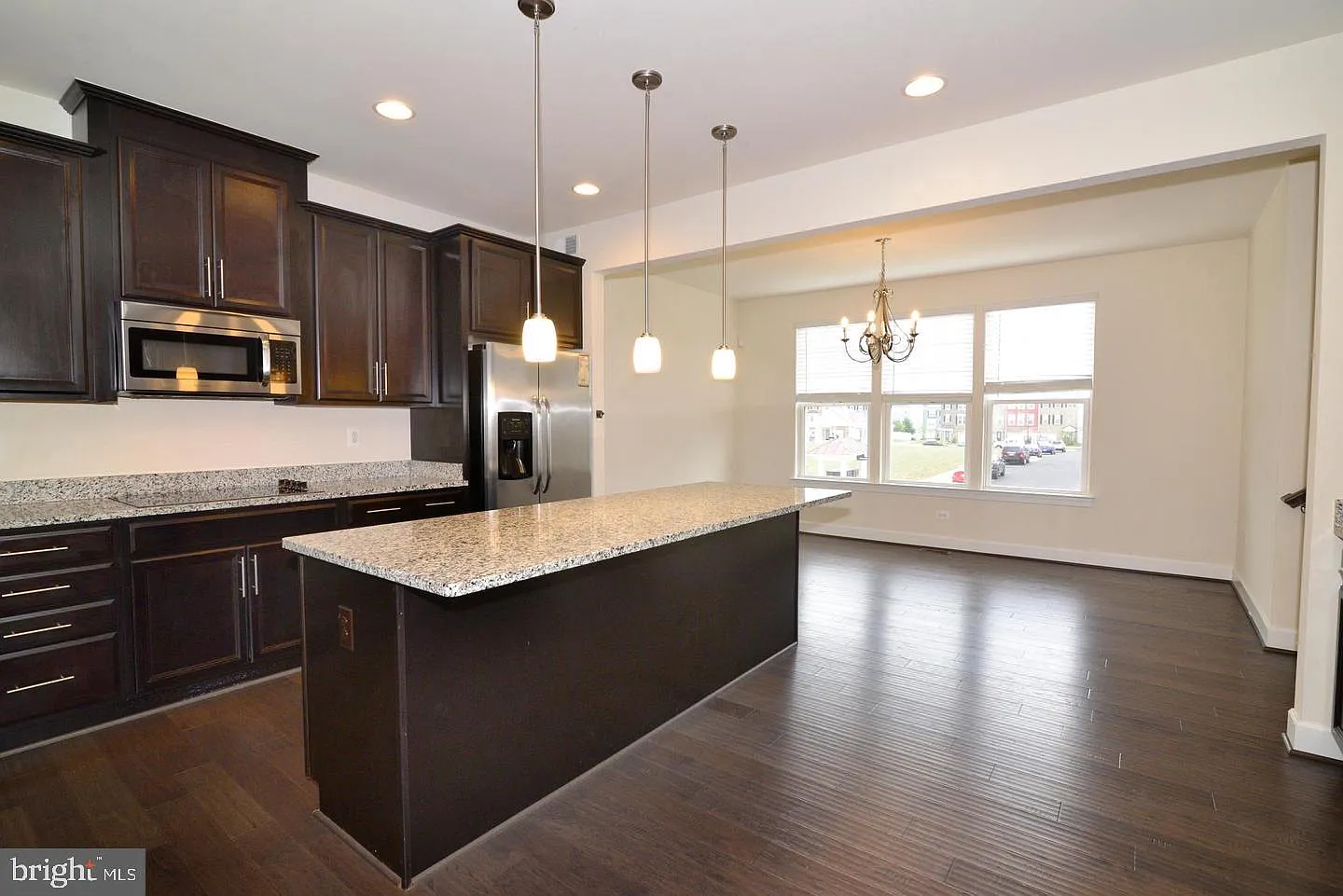 4 bed, 3.5 bath, 2300 sqft, $3,300 — Photo 4