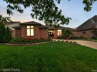 47722 Beacon Square Dr, Macomb, MI 48044