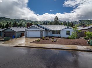 695 SE Lanola St, Winston, OR 97496