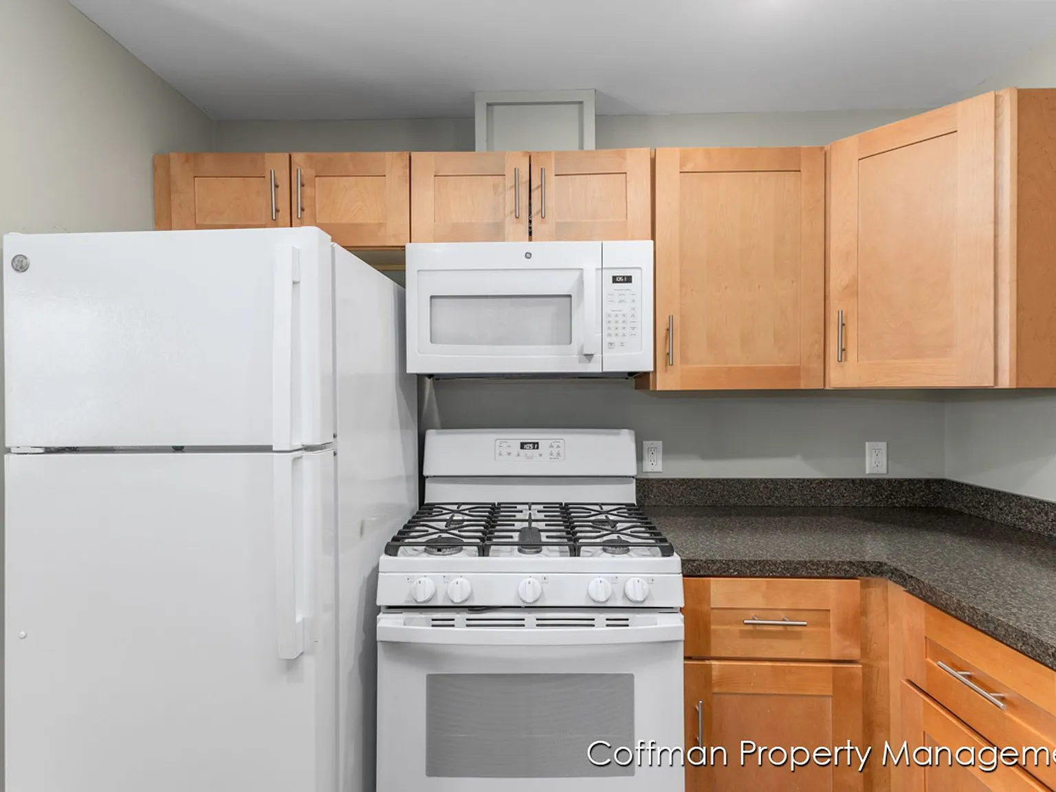 810 Benson — Photo 4