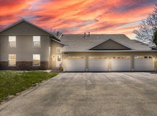 3813 Summerfield Ln NE APT A, Cedar Rapids, IA 52402