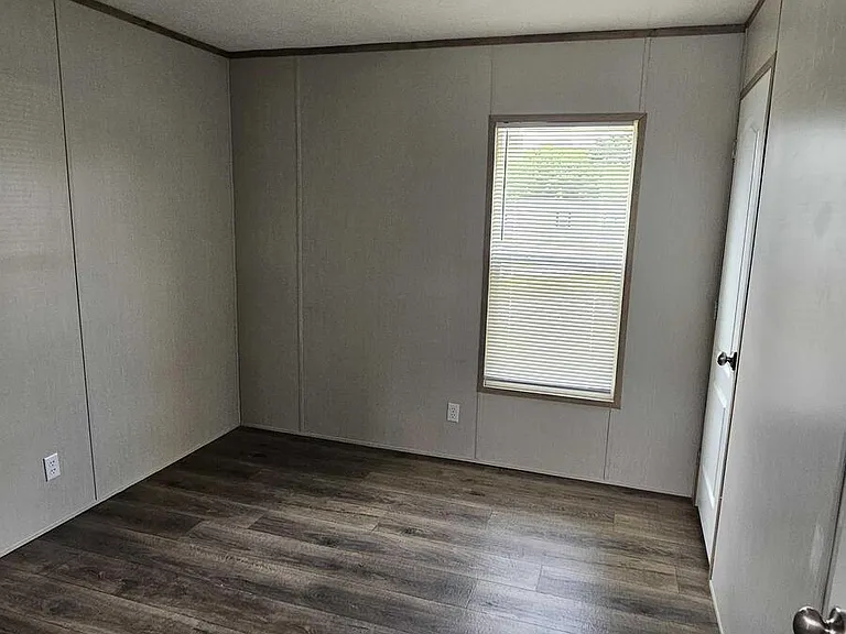 2737 W Washington Ctr #137 — Photo 9