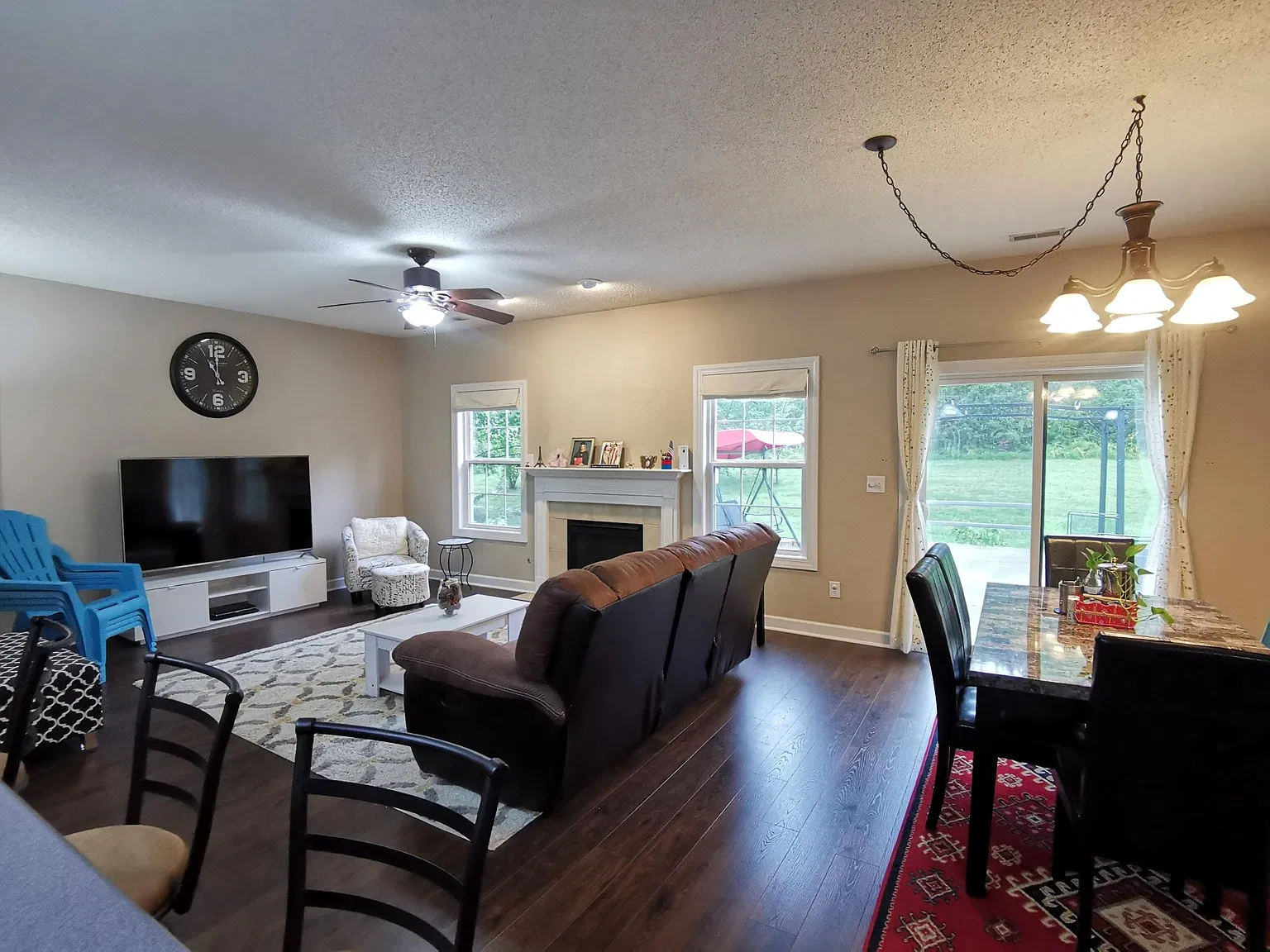 3 bed, 1552 sqft, $1,800 — Photo 2