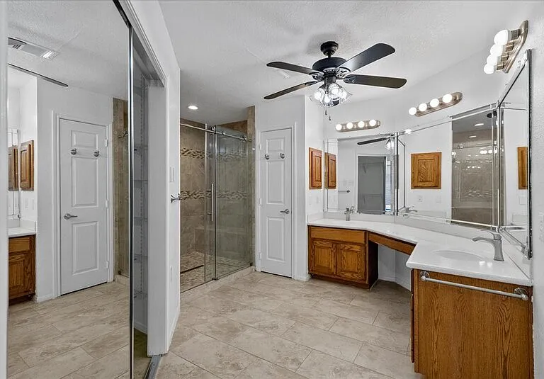 2421 Caroline St — Photo 29