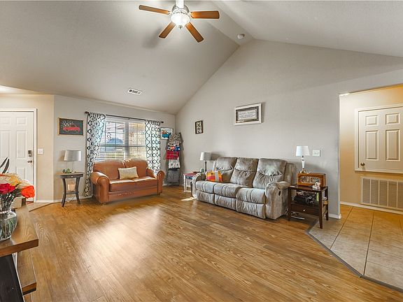 4th image of 530 Lasso Ln