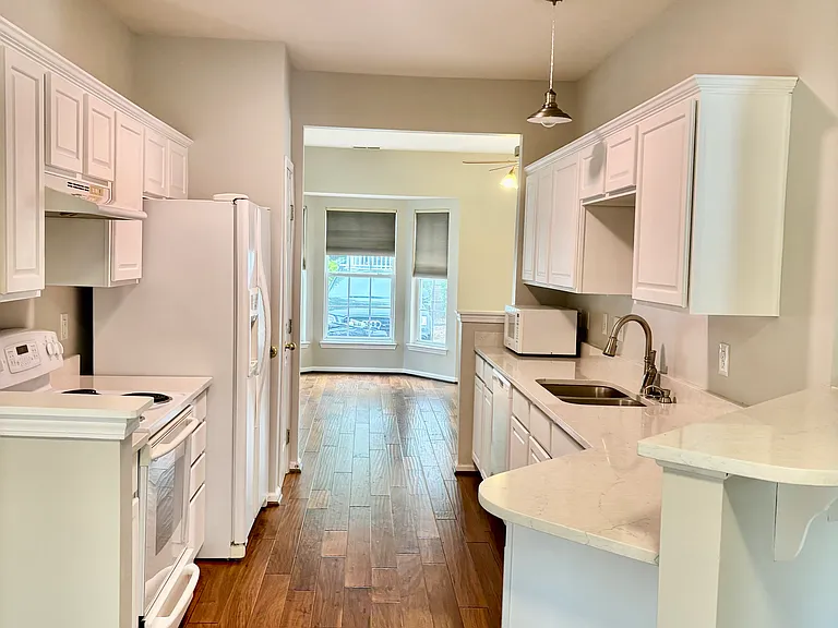10394 Alexander Martin Ave — Photo 30