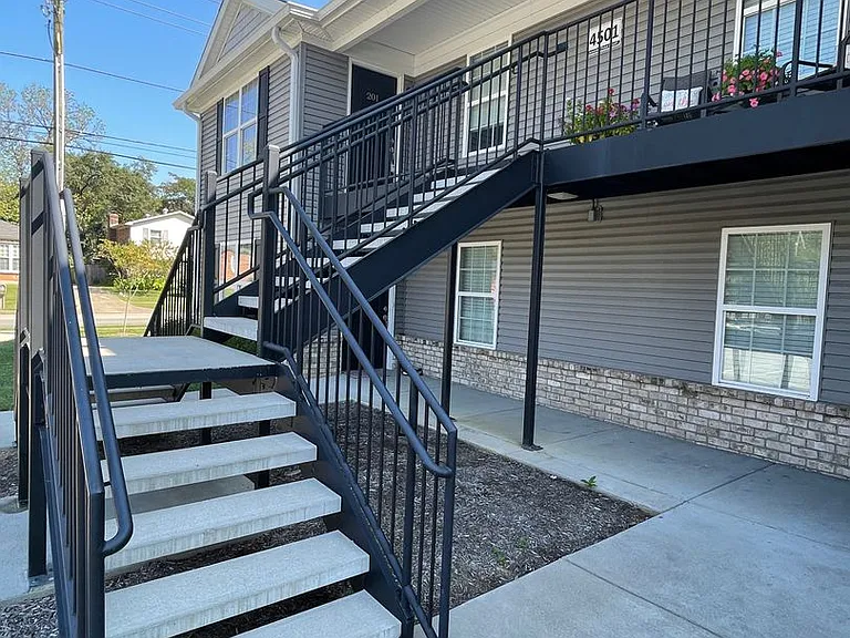 Six Mile Lane Apartments — Photo 24