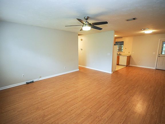 4th image of 2224 Hickory Ct