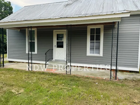 1013 W Oak St, Selma, NC 27576