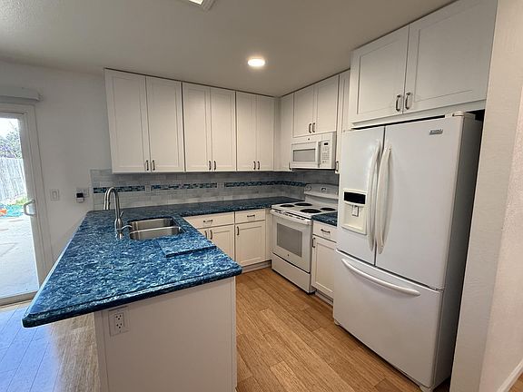 3rd image of 1752 Humboldt Dr
