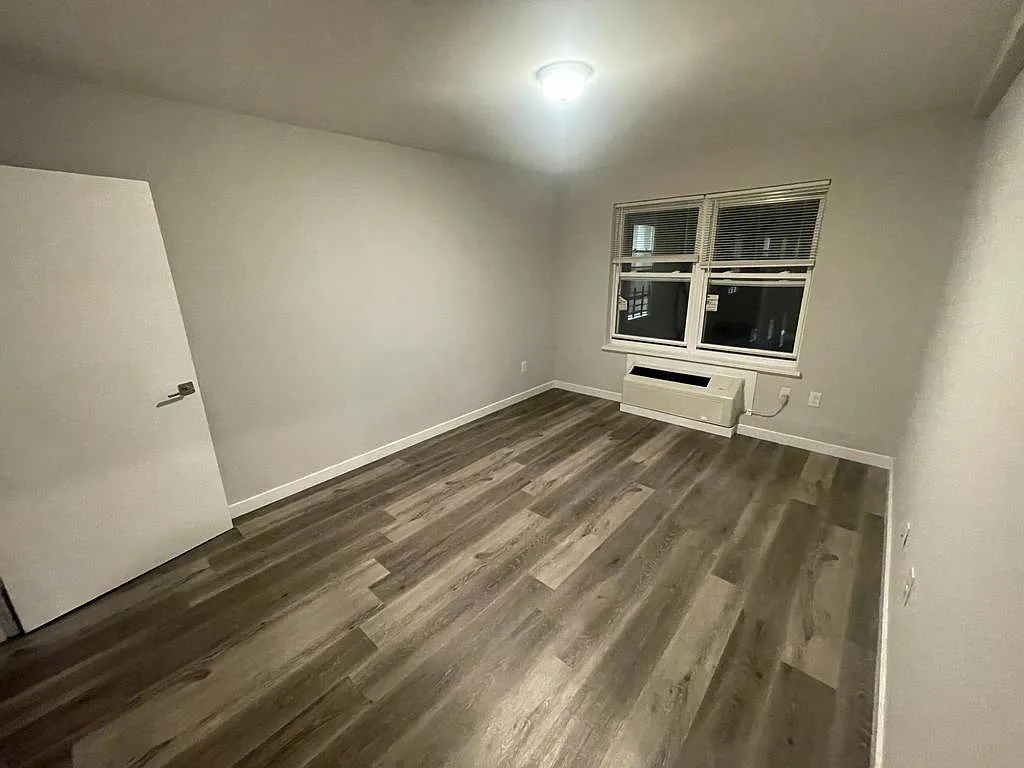 1 bed, $1,677 — Photo 4