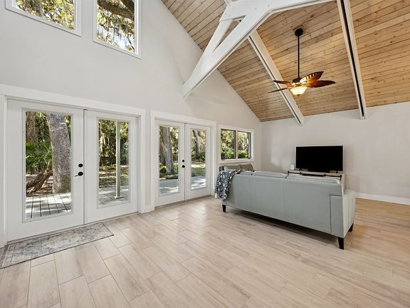3rd image of 22 Beach Wood Rd