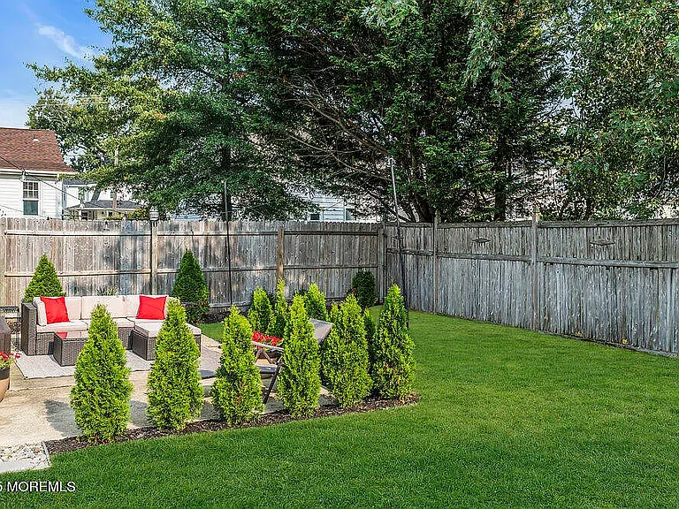 55 Merritt Ave — Photo 11