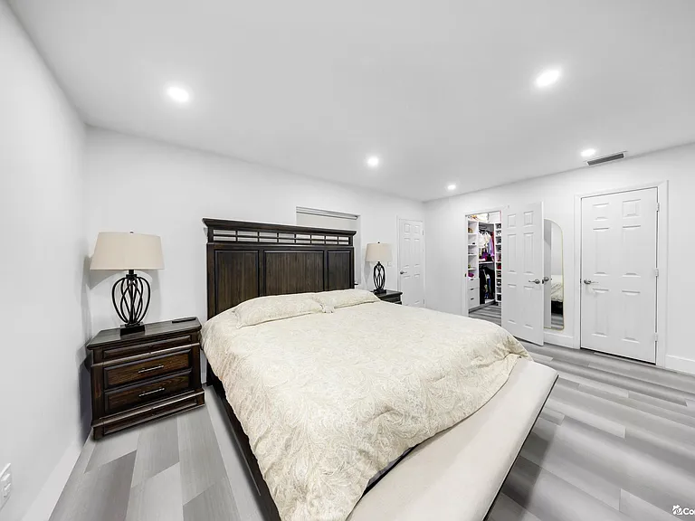 490 W 33rd Pl — Photo 8