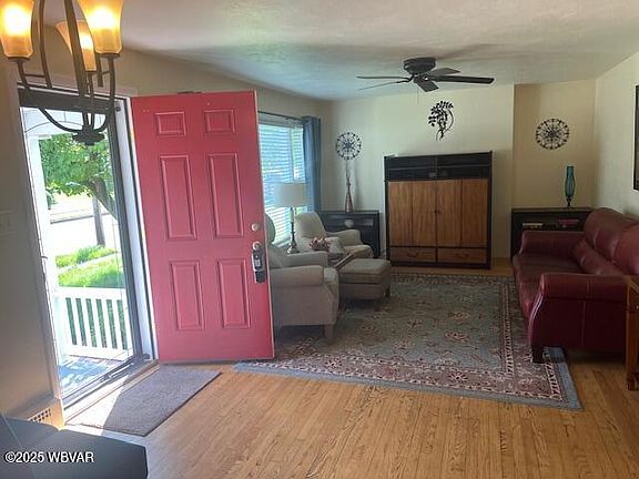 4th image of 725 Pearl Blvd