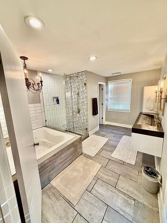 802 Lynn Dr - Property Image