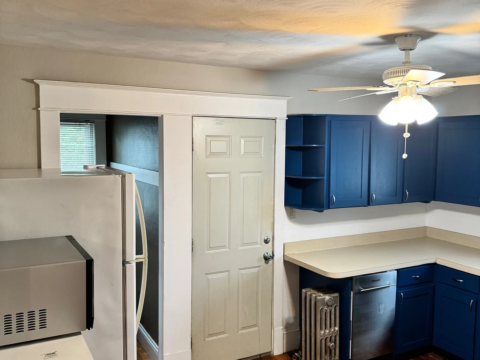 3 bed, 1200 sqft, $2,200 — Photo 2