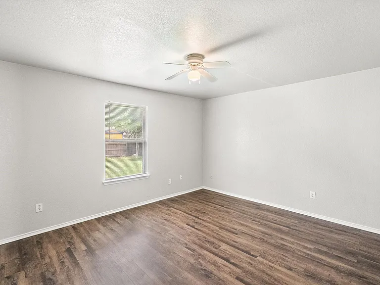 404 Kings Way Dr #A — Photo 9