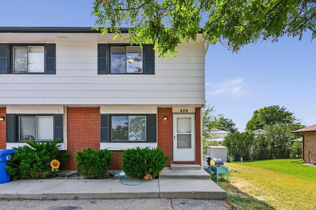 418 Mulberry Dr — Photo 1