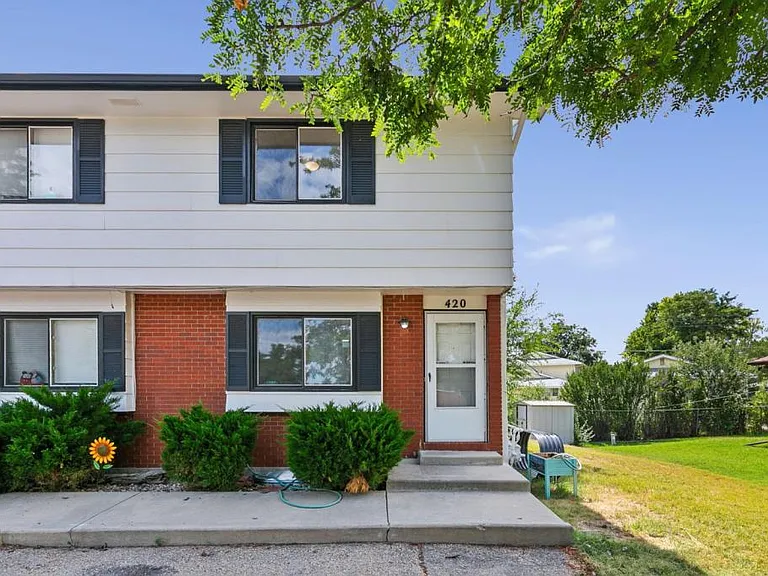 418 Mulberry Dr — Photo 1