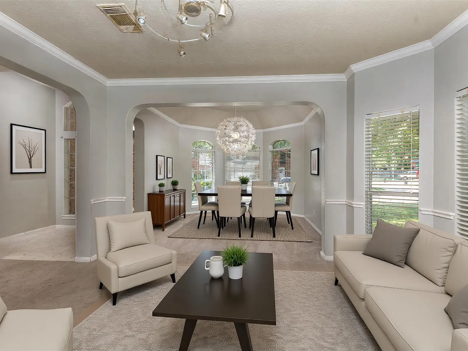 3 bed, 2.0 bath, 2296 sqft, $1,800 — Photo 2