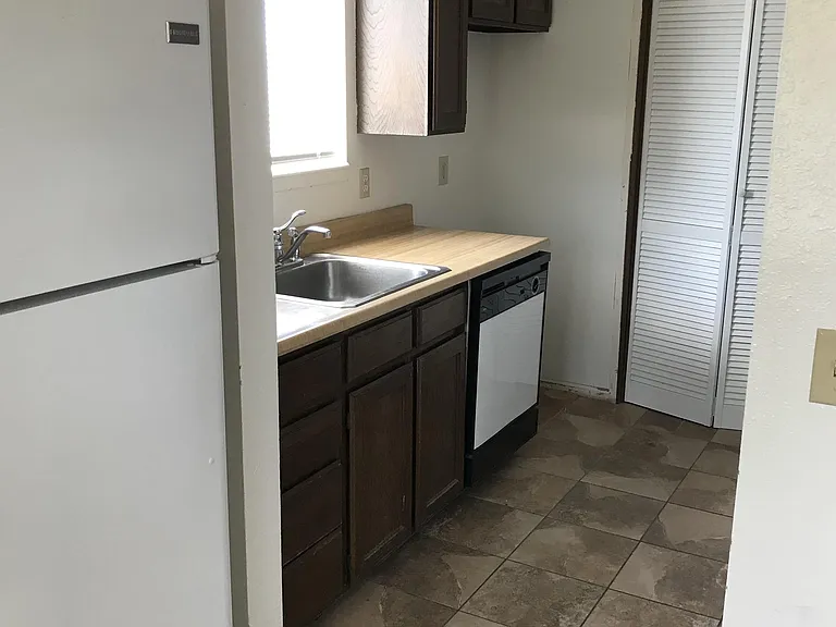 305 N 1st St — Photo 5